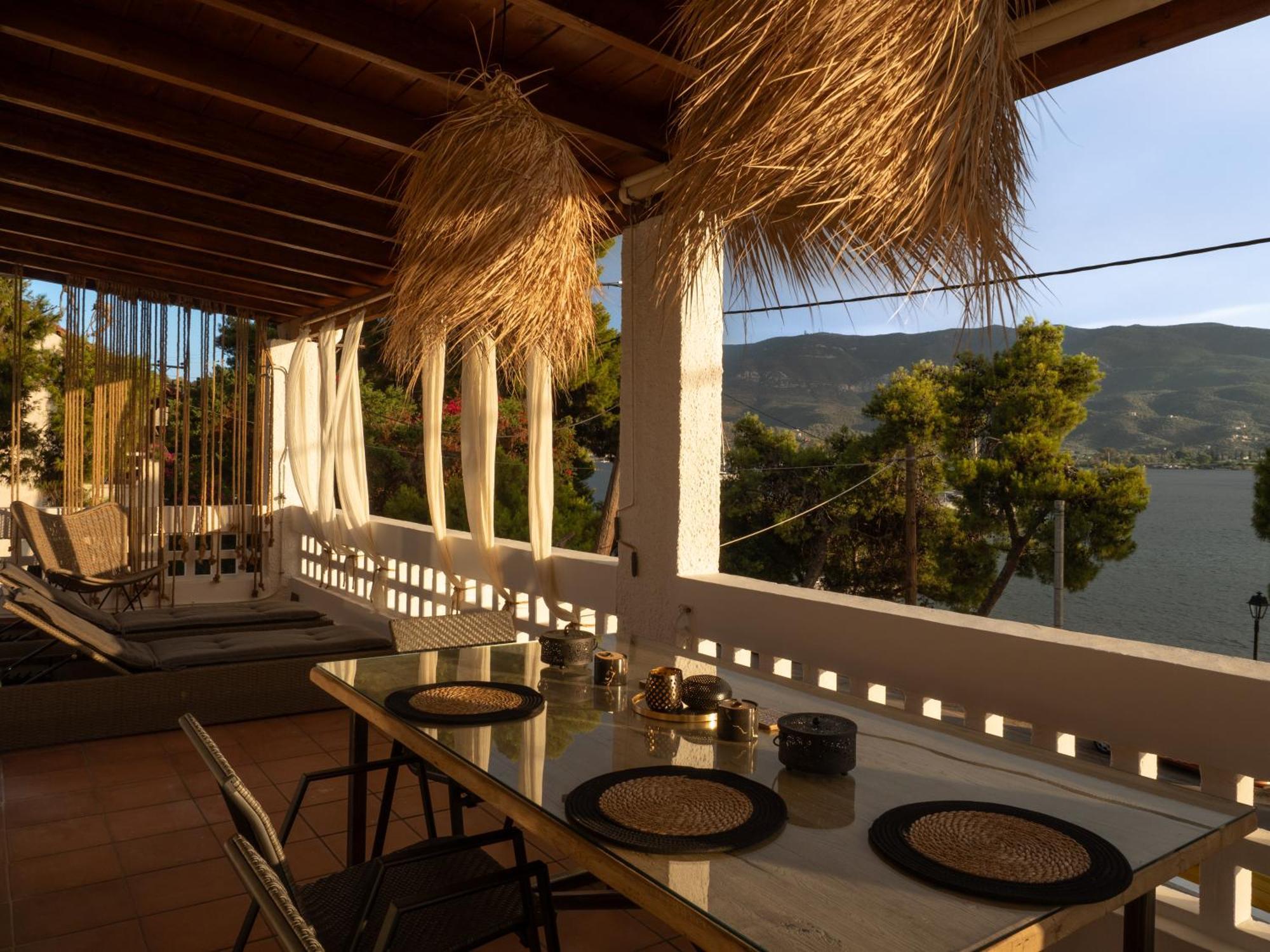 Seaview Apartment - Poros Relaxing Beachfront Flat Poros Town Exterior foto