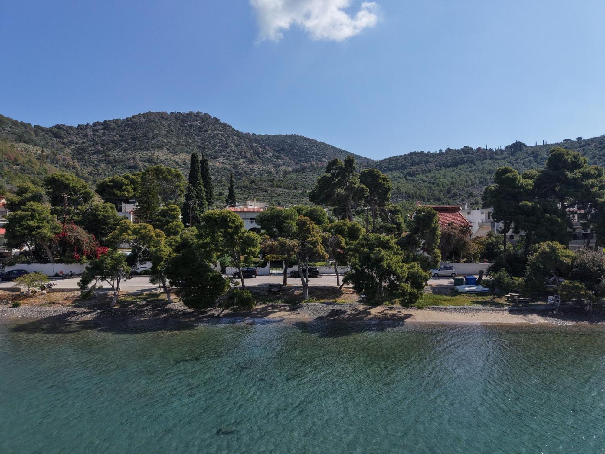 Seaview Apartment - Poros Relaxing Beachfront Flat Poros Town Exterior foto