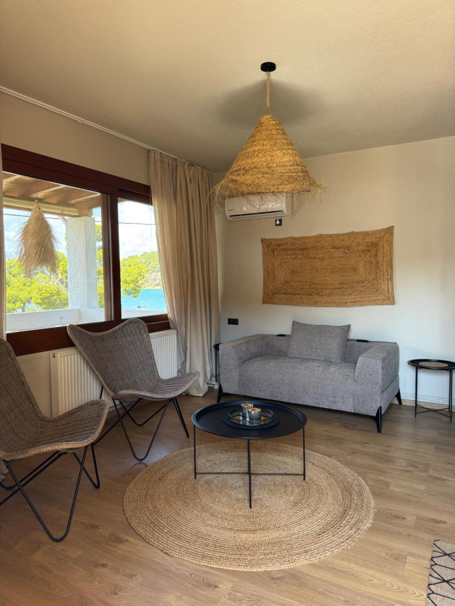 Seaview Apartment - Poros Relaxing Beachfront Flat Poros Town Exterior foto